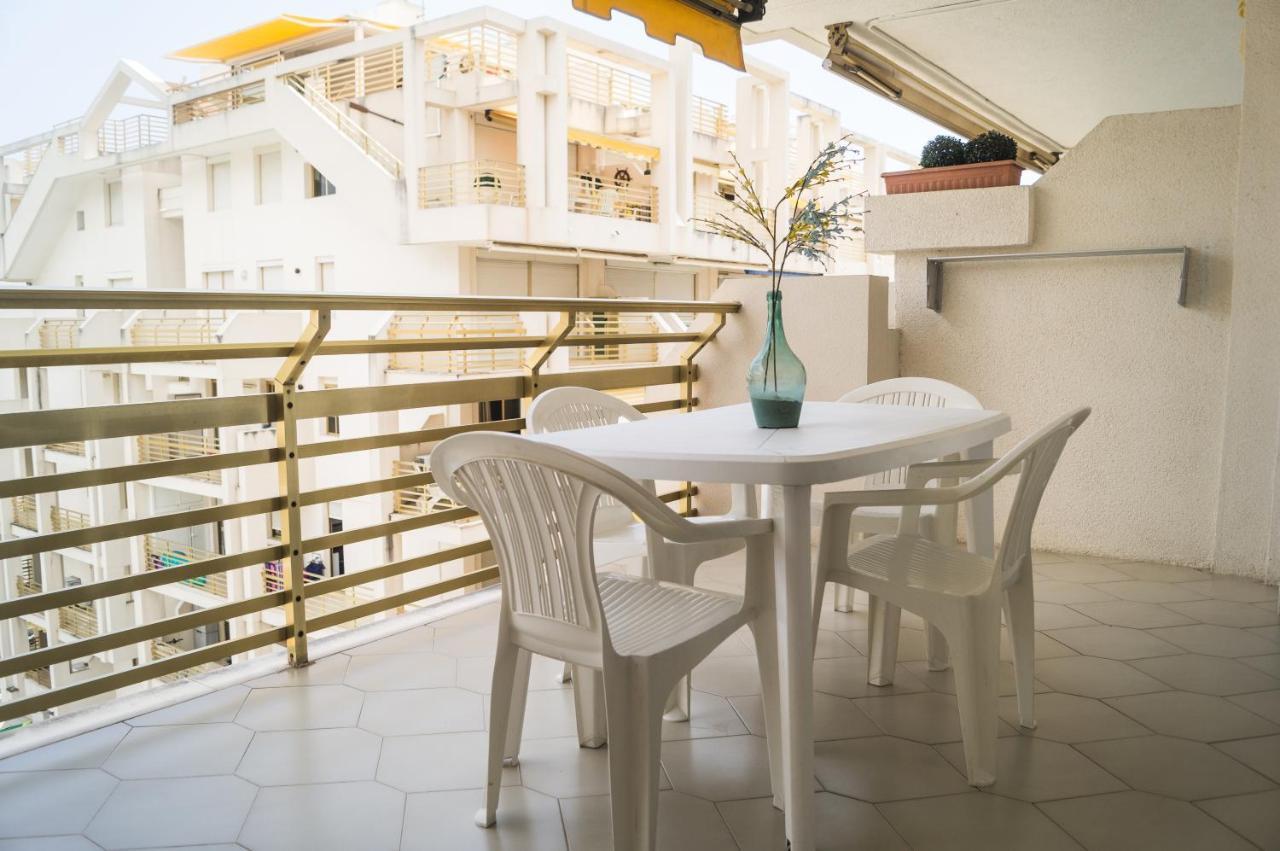 Apartamento Novelty Apartment ซาลอว์ ภายนอก รูปภาพ